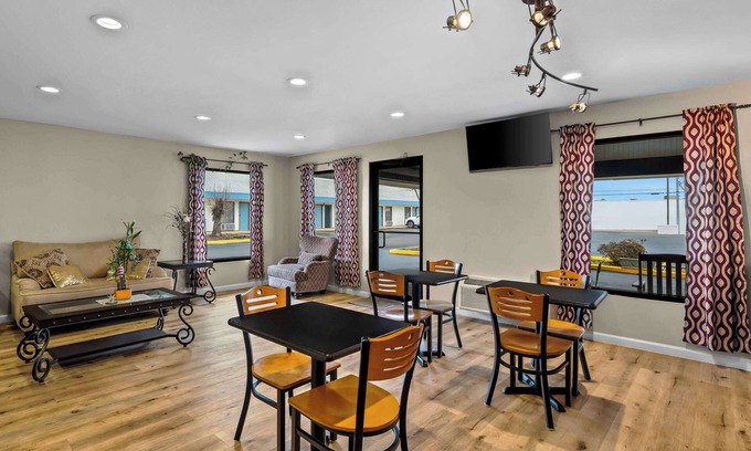 Brookhaven Hotel | Rodeway Inn & Suites