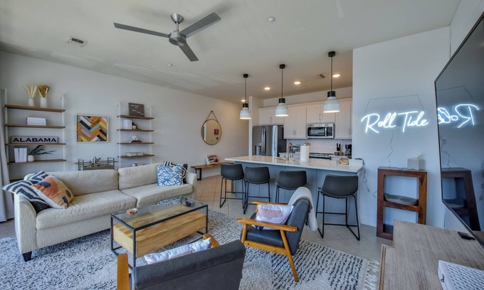 Tuscaloosa Condo | Roll Tide Too-Book for football season! Walk to Stadium! Rooftop Deck!