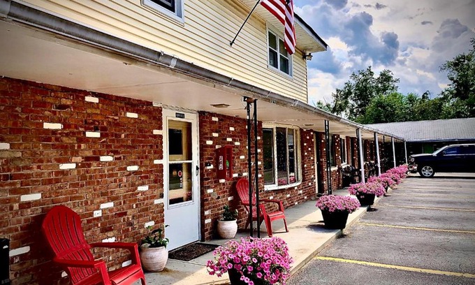 Sussex Hotel | Rolling Hills Motel