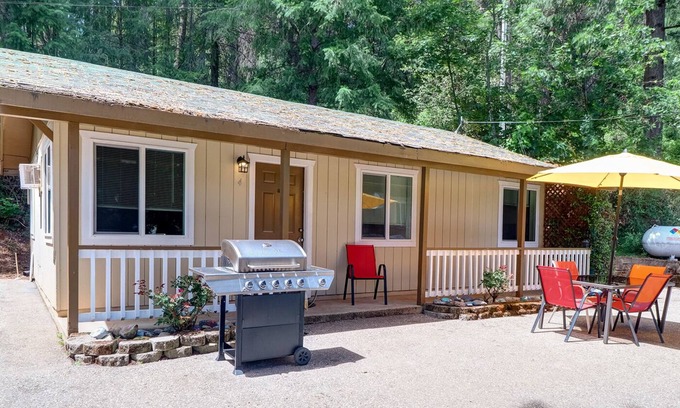 Cedar Ridge Cabin | Rollins Lakeside Inn & Resort - 2-Bedroom Cabins