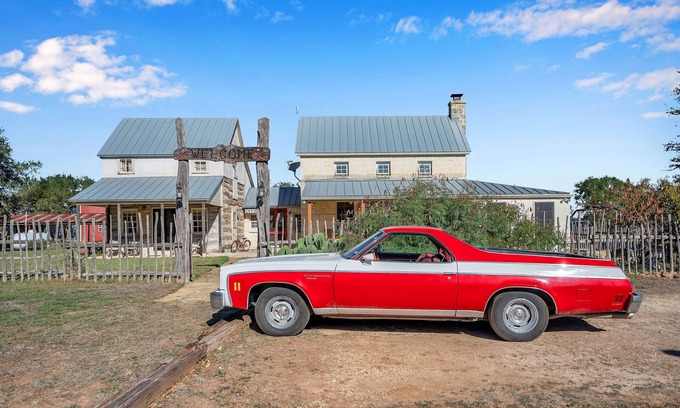 Fredericksburg Bed & Breakfast | Romance Suite at gorgeous Bed & Breakfast resort in Fredericksburg!