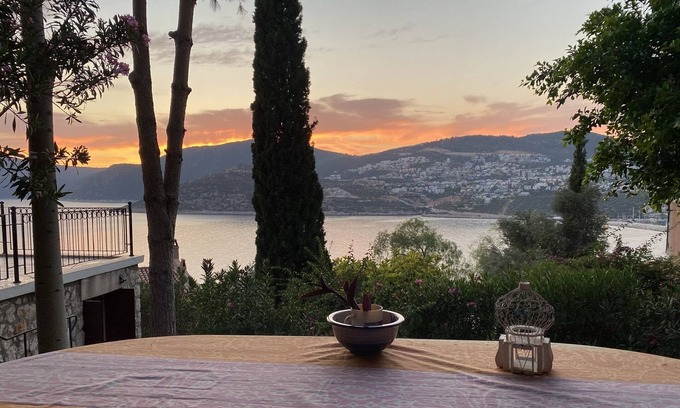 Kalkan Villa | Romantic 1 bedroom villa with stunning Kalkan view and private garden