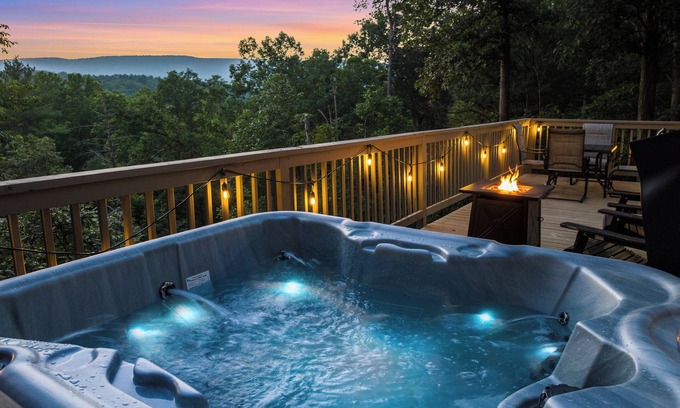 Broadway Cabin | Romantic 2-bedroom cabin, Hot tub, views, Firepit, Arcade, Grill
