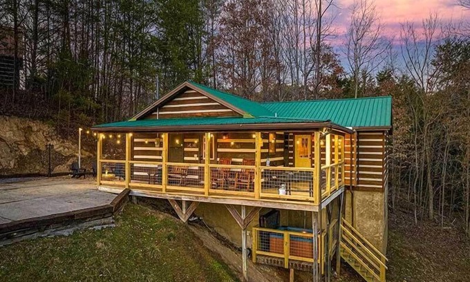 Sevierville Cabin | Romantic 2 Bedroom Cabin In The Tennessee Smokies With Hot Tub | Fire Pit | Game Room | Gas Grill