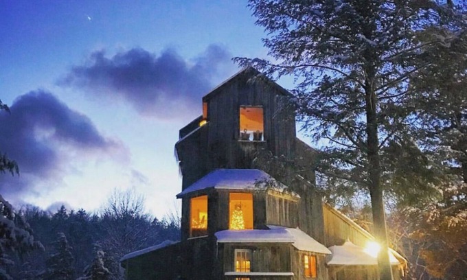 Johnson House | Romantic, adult getaway near Stowe & Smugglers, private trails , hot tub