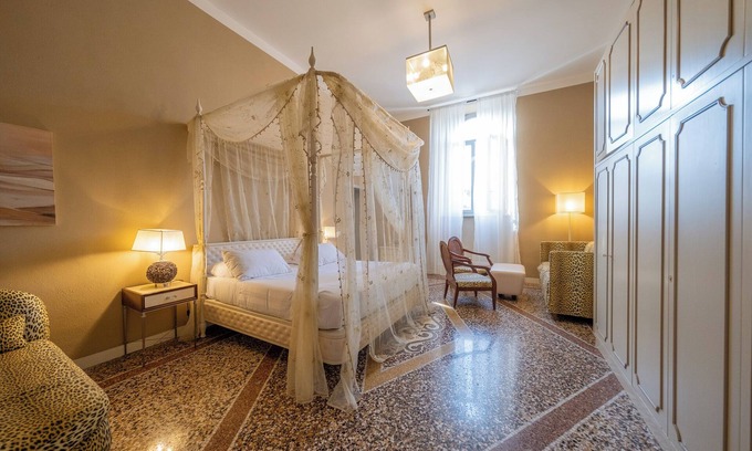 Pisa Apartment | Romantic Apartment on the Lungarno of Pisa