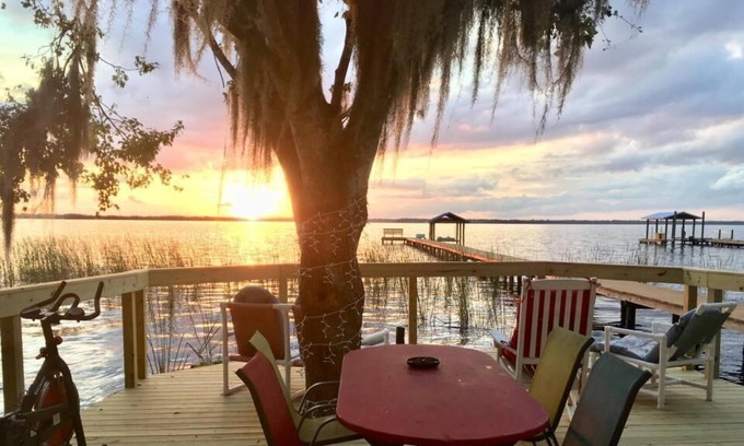 St. Augustine Cabin | ~ ROMANTIC CABIN & HOUSE Sleeps 6 ~ ST. JOHN’S RIVER~ Bring Kayaks!