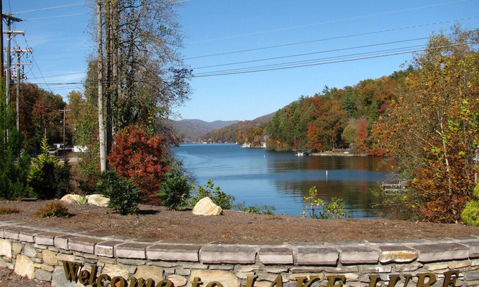Lake Lure Cabin | Romantic Cabin, (No hidden Fees) Double Jacuzzi in Master Bedroom.