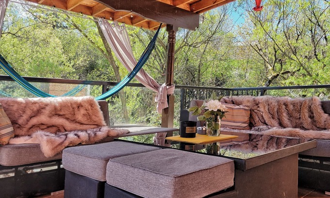 East Hill Apartment | Romantic Getaway/6ft Tub/Private Deck/Housecoats/Fireplace