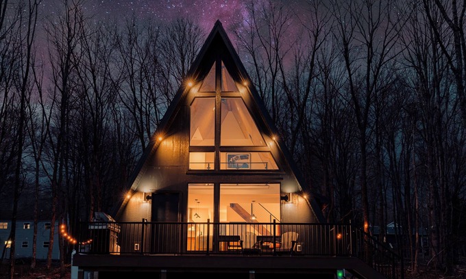 Tunkhannock Township Cabin | Romantic Getaway : Lakeview A-Frame : Hot Tub
