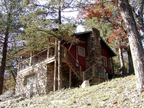 Branson House | Romantic Ozarks Cabin Rental in Secluded Woodland near Branson, Missouri