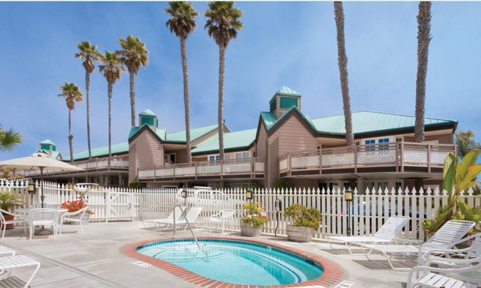 Downtown Resort | Romantic Pismo Beach - 5 Minutes from pier