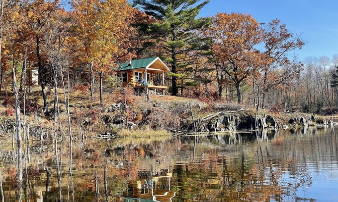 Madoc Cabin | Romantic secluded cottage on private lake