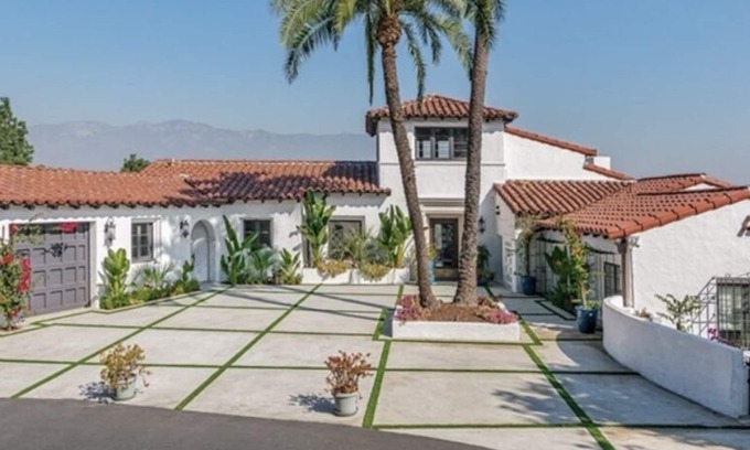 North Arroyo House | Romantic Spanish Mansion In Pasadena!