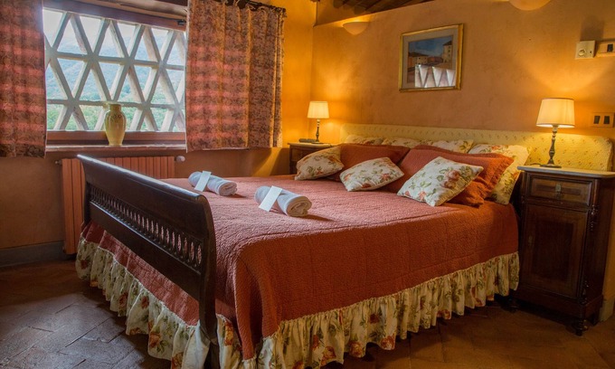 Cortona Apartment | Romantic Studio Cottage in a Medieval Hamlet