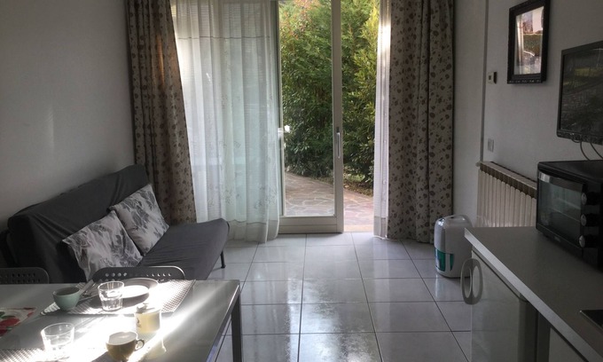 Entratico Apartment | romantic studio, lake area