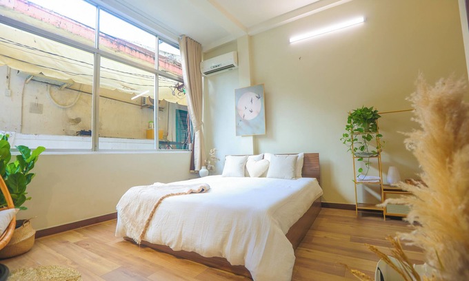 Bui Thi Xuan Apartment | Romantic Studio with Sunlight in the City Center