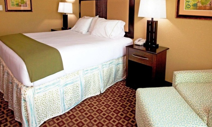 Jacksonville House | Romantic Suite for Your Next Sweet Vacation!