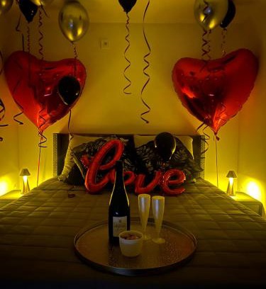 Lens Apartment | Romantic Tiny House Private Jacuzzi Cinema Netflix