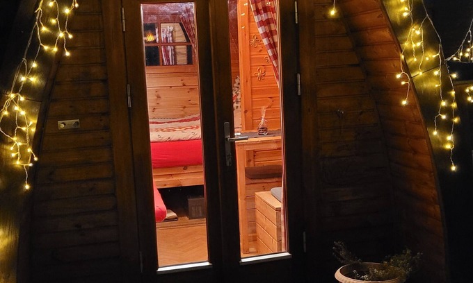 Hohenberg a.d.Eger Cabin | Romantic wooden igloo with optional outdoor whirlpool
