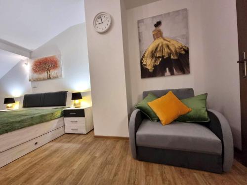 Hradec Kralove Apartment | Romantické studio v podkroví na Velkém náměstí, Wi-Fi, Netflix