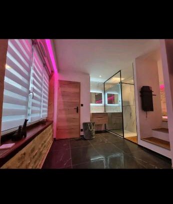 Charleville-Mezieres Apartment | Romantique room