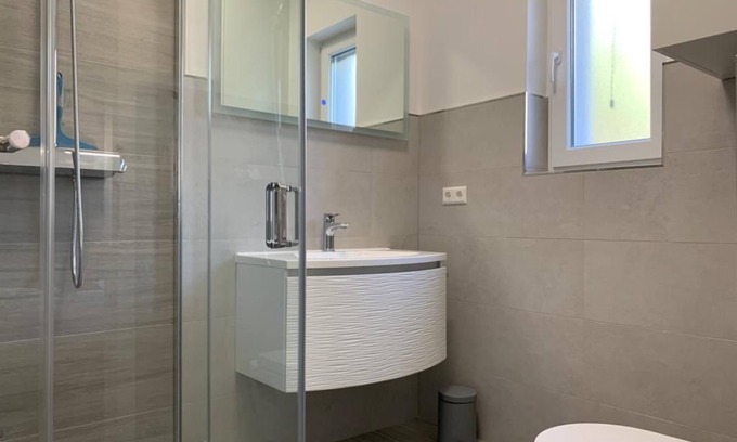 Kali Villa | Romantisches Steinhaus mit Whirlpool - 80m vom Strand Entfernt