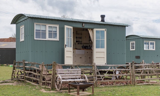 St Mary's Bay Cabin | Romney Marsh Huts by Bloom Stays - beautiful shepherds hut that sleeps 4 guests in 2 bedrooms