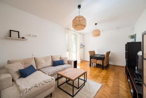 Praga Poludnie Apartment | Rondo Wiatraczna Stylish Apartment by BookingHost