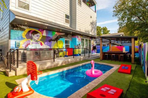 Downtown San Antonio House | Rooftop Karaoke W City Views, Hottub, Pool, Games