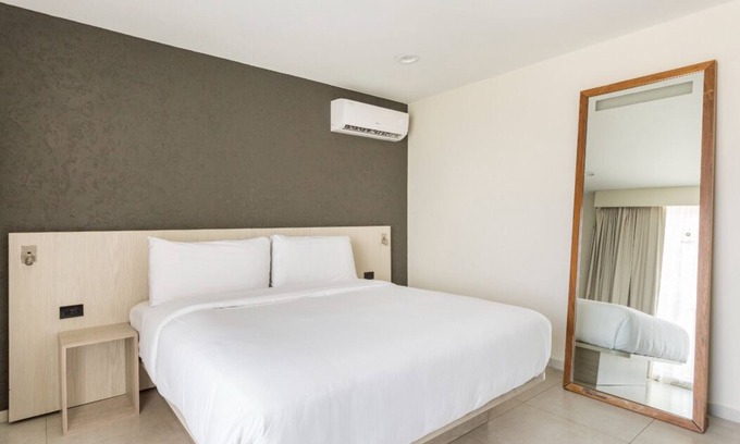 Punto de Oro Apartment | Rooftop Pool w/Lounge Area-2be2ba Sleeps 4 #A5
