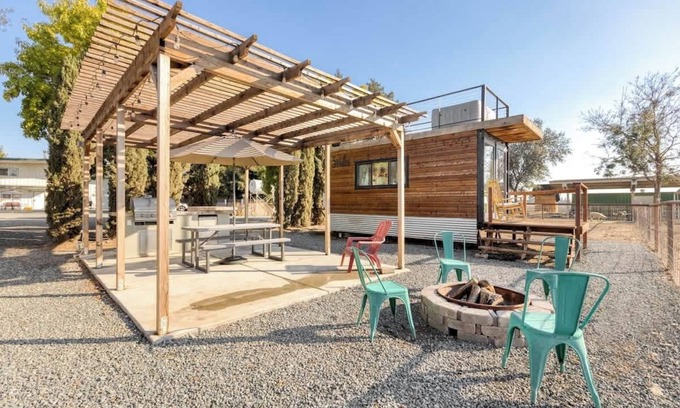 Tulare House | Rooftop Spa! Tiny Home on the Farm with Gym