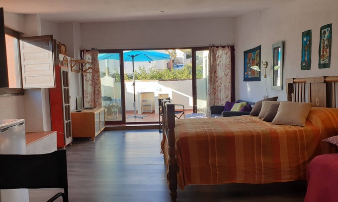 Duesaigues Apartment | Rooftop studio located between the beach in Cambrils and the Priorat wine district