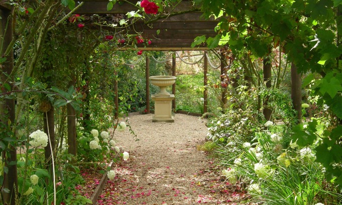 Stockcross Bed & Breakfast | Rookwood Farmhouse