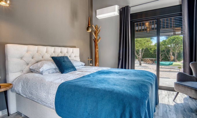 Formentera de Segura Apartment | Room '2' with Mountain View, Wi-Fi and Air Conditioning