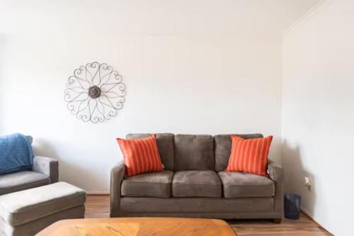 Livonia House | Room 20 mins to U of M