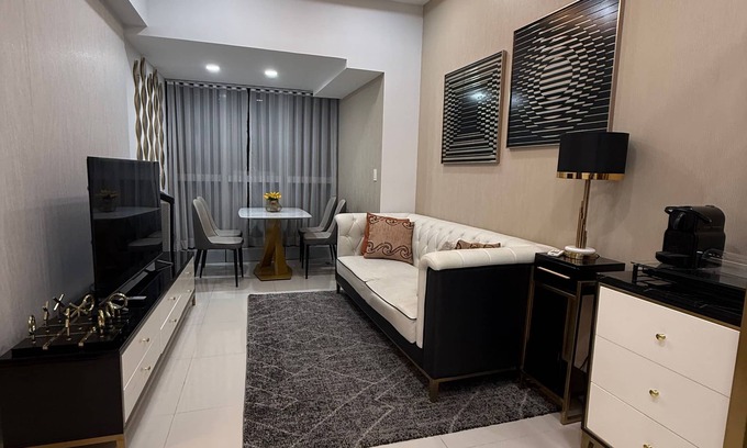 Bonifacio Global City House | Room-3 Bedroom Executive Suite Room wit