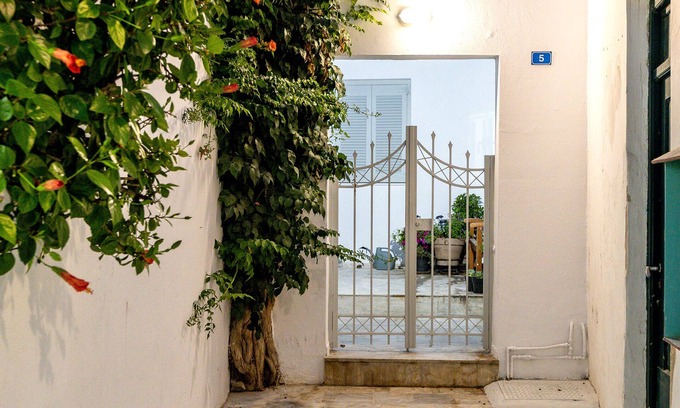 Paros Hotel | Room 4 @ Pelican Paros in the Old Town!