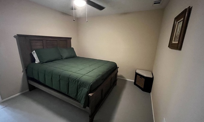 Brandon House | Room #5, sleeps 2 located just 20 mins from the heart of downtown Waxahachie.