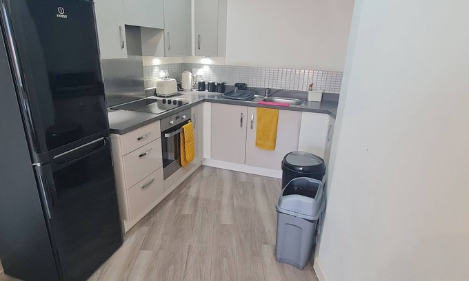 Iver House | Room 6 in Loft - approx 1 min walk from Iver station - Single bed