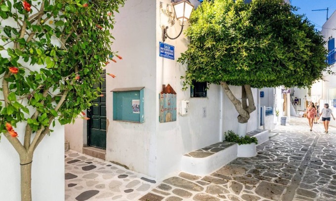 Paros Hotel | Room 6 @ Pelican Paros in the Old Town!