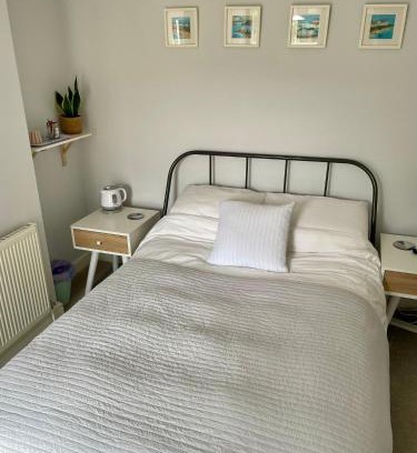 Wellington House | Room at Private House with Private Bathroom