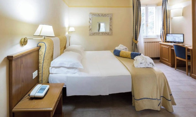 Bagni di Lucca Apartment | Room 'Camera Matrimoniale' with Shared Garden, Wi-Fi and Air Conditioning