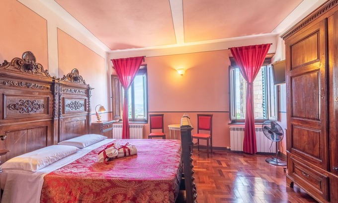 Montalcino Apartment | Room 'Camera Rossa' with Shared Terrace and Wi-Fi