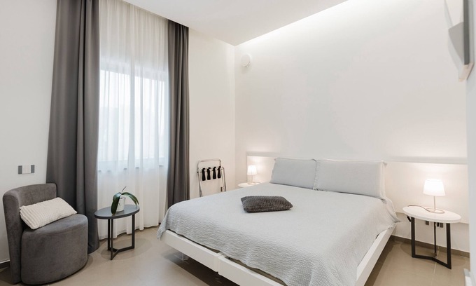 Marsala Apartment | Room 'Casa Umeli Cerasuola' with Shared Terrace, Wi-Fi and Air Conditioning