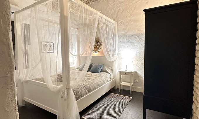Setenil de las Bodegas Apartment | Room 'Cave 4' with Mountain Views, Private Pool and Wi-Fi
