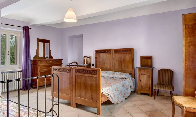 Costigliole d'Asti Apartment | Room 'Cavallo' with Mountain View, Shared Pool and Wi-Fi