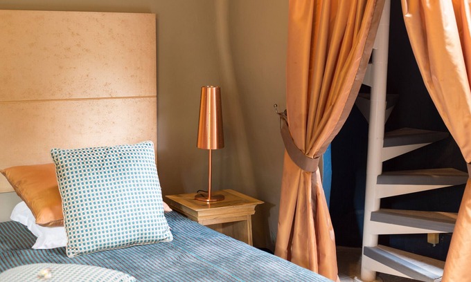Collias Apartment | Room 'Chambre 10' with Shared Pool, Wi-Fi and Air Conditioning