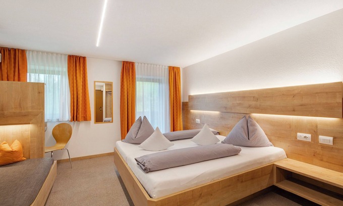 Valle Aurina Apartment | Room 'Ederhof 6' with Mountain View, Shared Terrace and Wi-Fi