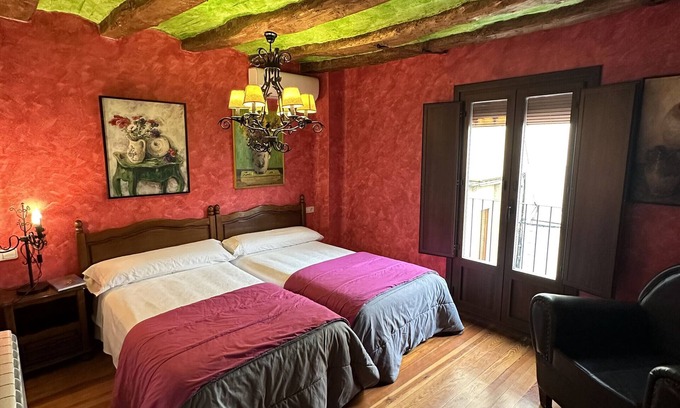 Lerin House | Room 'El Tordo' with Mountain View, Wi-Fi and Air Conditioning